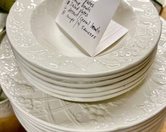 MIKASA "ENGLISH COUNTRYSIDE" 52 PIECE SET.