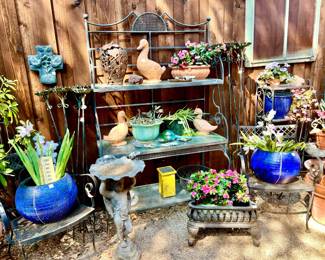 BAKER'S RACK, POTS.