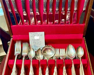 REED & BARTON "TIGER LILLY" 103 PIECE FLATWARE SET.