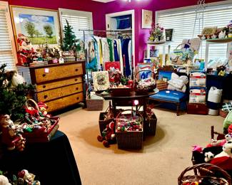 Packed living, Christmas, toy room!