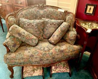 ANTIQUE SETTEE WITH 2 STOOLS.