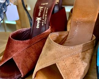 NEIMAN MARCUS VINTAGE SUEDE HEELS.