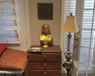 5 drawer chest, lamp