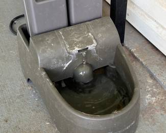 Electric Animal Water Fountain--works--shown here with 2 water bottles. 2 Extra water bottles included $20