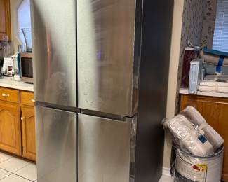 Samsung Refrigerator, 3 years old $1500