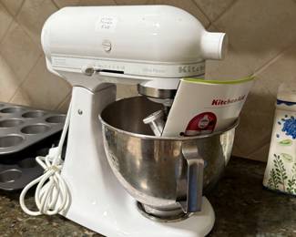 Heavy duty Kitchenaid stand mixer