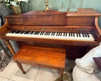 Walnut Baldwin spinet 