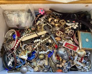 Miscellaneous Broken Jewelry for Parts, Repair, Harvest, or Crafting