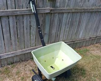 Fertilizer spreader