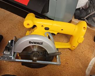 DeWalt battery circular saw
