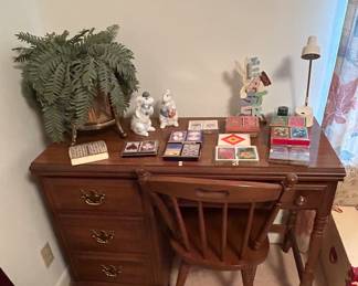 Basset student desk and chair