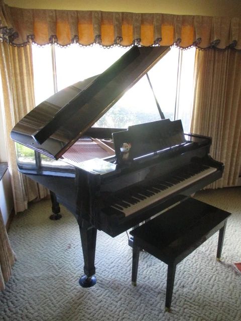 Kawai Baby Grand Piano "Black Lacquer"