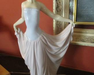 Lladro Lady Ballerina Figurine