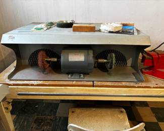 Buffing wheel and containment cover