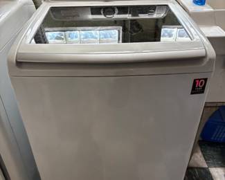 Like new SAMSUNG Washing Machine                       Model# WA45H7000AW/A2
