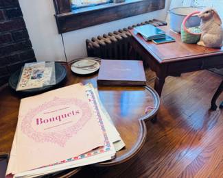 Scallop edge wood coffee table... fabulous piece