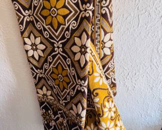 Vintage patterned woven wool blanket / bedspread
