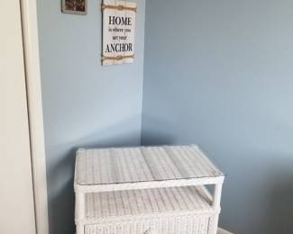 Wicker 2-drawer chest