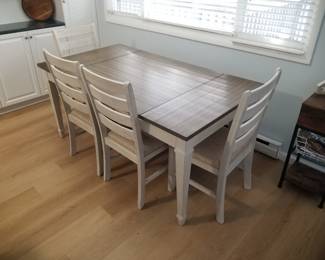 Dining set seats 4