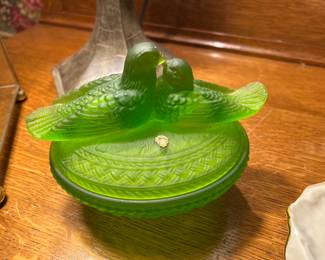 Westmoreland Uranium glass loveBirds on nest glass box