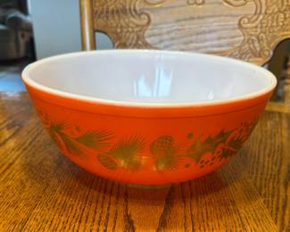 Vintage Pyrex - nearly MINT condition.