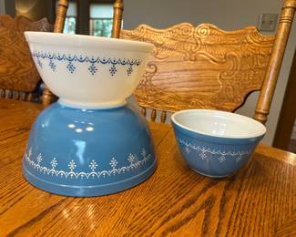 Vintage Pyrex Snowflake Garland Pattern Mixing Bowls