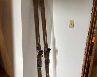 Antique Ski’s