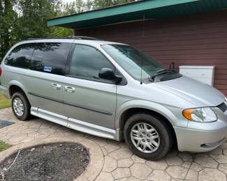 PRESALE ITEM: 2002 Dodge Braun Entervan (Handicap Accessible) 109,058 Miles