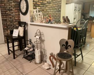 Various decor items