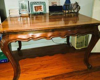 Table and decor