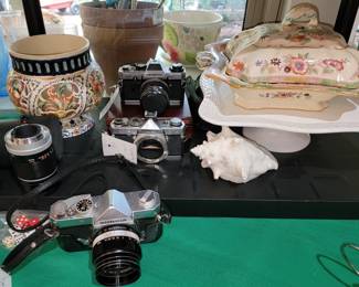 35mm film cameras Olympus and Konica - Italian porcelain 