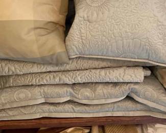 Queen Bedspread, Two Pillows And Dining Table Linens