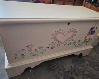 Beautiful Lane Cedar Chest
