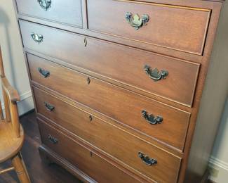 Mahogany chest of drawers 