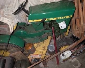 John Deere 110 Riding Lawnmower
