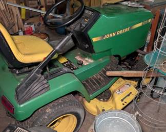 John Deere 265 Riding Lawn Mower