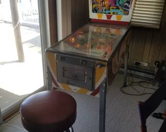 Abracadabra pinball machine & stool