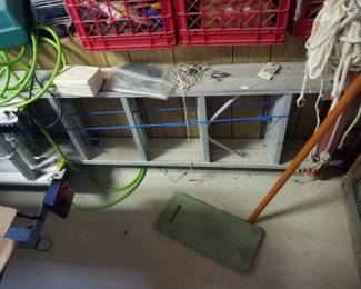 Aluminum extension ladders