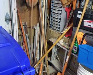 Shovels and yard tools