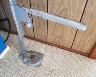 Bottle capper