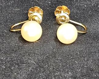 14 KT Screw Back 7mm Pearl Earrings