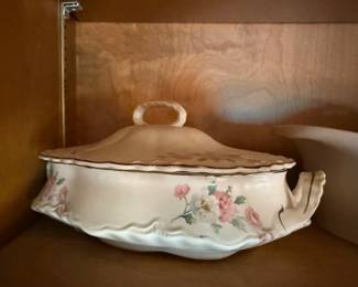 Homer Laughlin Virginia Rose Covered Vegetable Bowl  "Fluffy Rose" pattern (VR-128