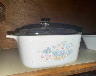 CorningWare Country Cornflower A-2-B 2 Liter White Casserole Dish with Clear Lid