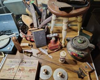 oodles of little bits of this and that 