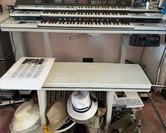 RARE VINTAGE YAMAHA FX-1 SYNTHESISER ELECTRIC ORGAN. 