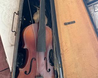 antique violin 