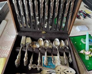 ROgers Brothers complete silverplated flatware set 