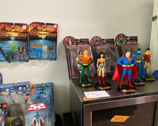 DC DIRECT SUPER FRIENDS