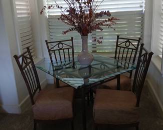 Glasstop Dining Table w/4Chairs