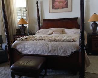 Huge Kingsize 4 Thomasville Poster Bed
Platinum Beautyrest Mattresses. Part of a set.